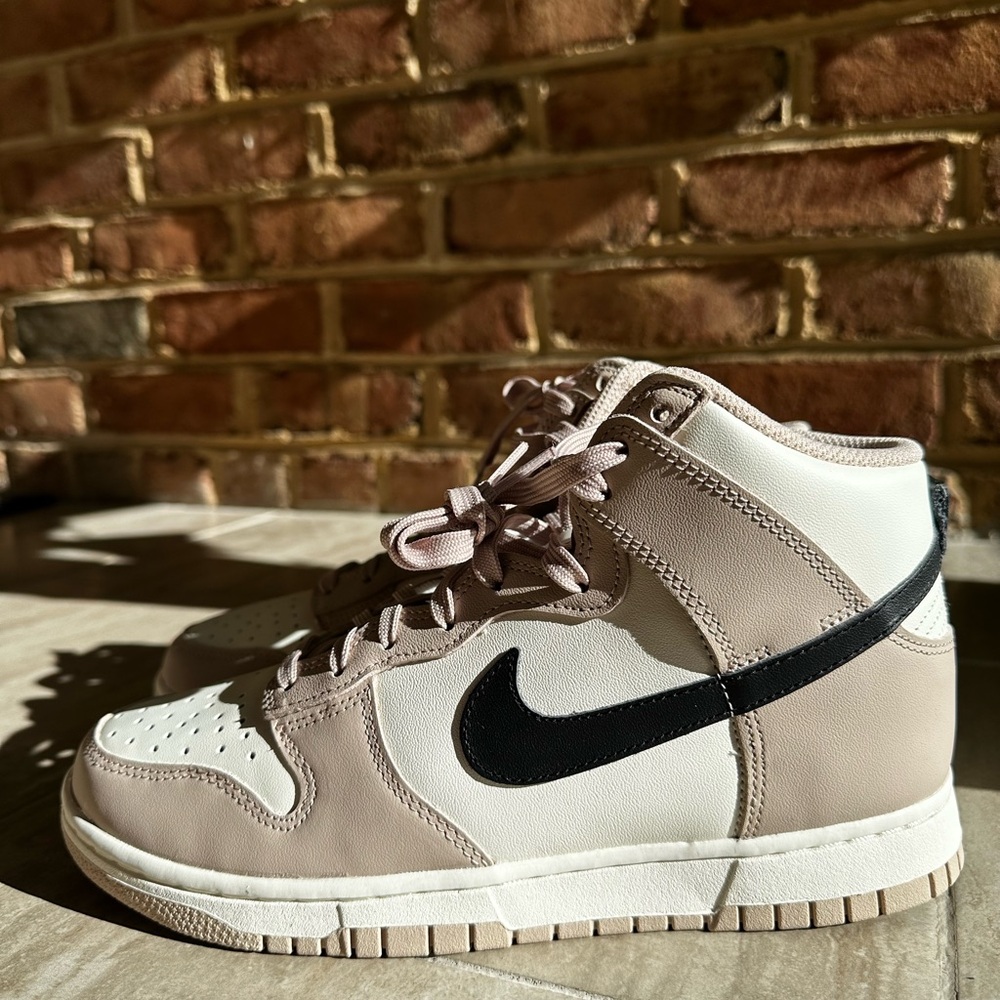 Nike Dunks High Top Women’s Sneaker - Fossil Stone Size 8.5 - Picture 3 of 10